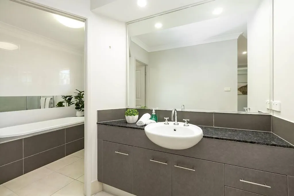 Holiday home Family Paradise Elegant 4Br King Bed Heated Pool And Bbq Villa Trinity Beach