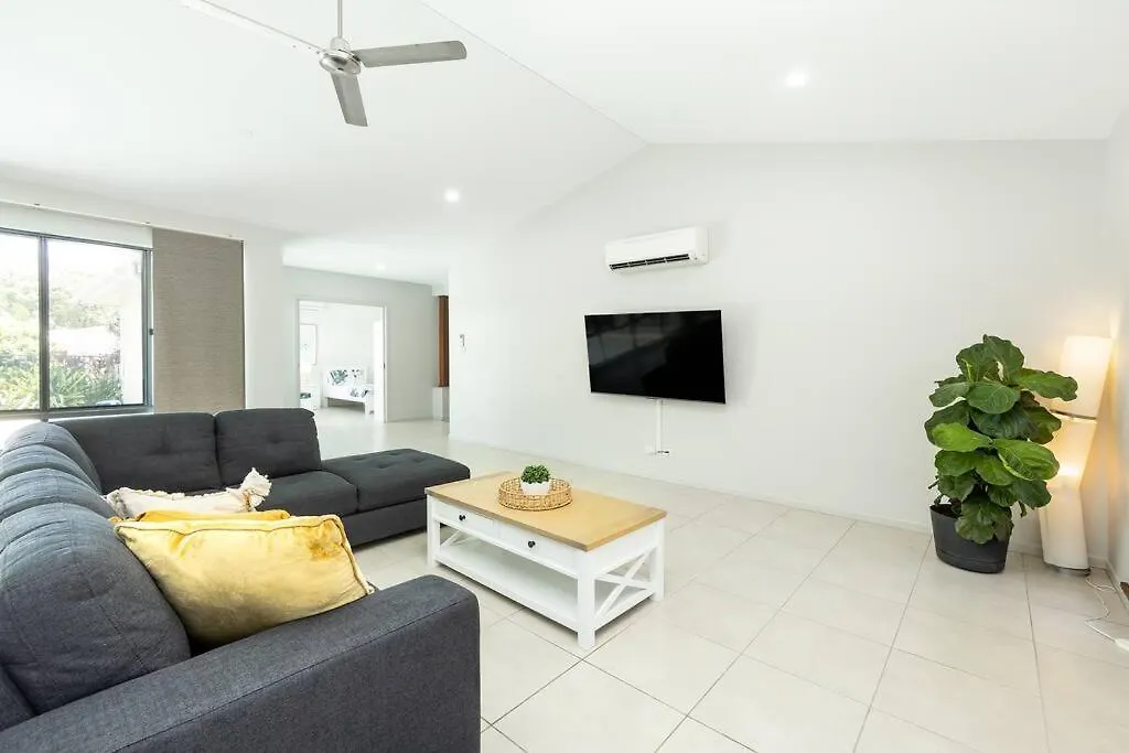 Holiday home Family Paradise Elegant 4Br King Bed Heated Pool And Bbq Villa Trinity Beach