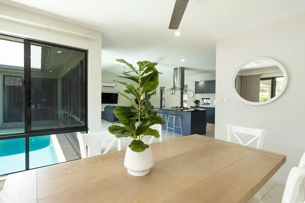Holiday home Family Paradise Elegant 4Br King Bed Heated Pool And Bbq Villa Trinity Beach