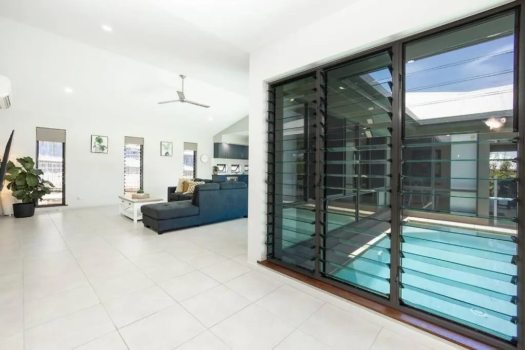 Holiday home Family Paradise Elegant 4Br King Bed Heated Pool And Bbq Villa Trinity Beach