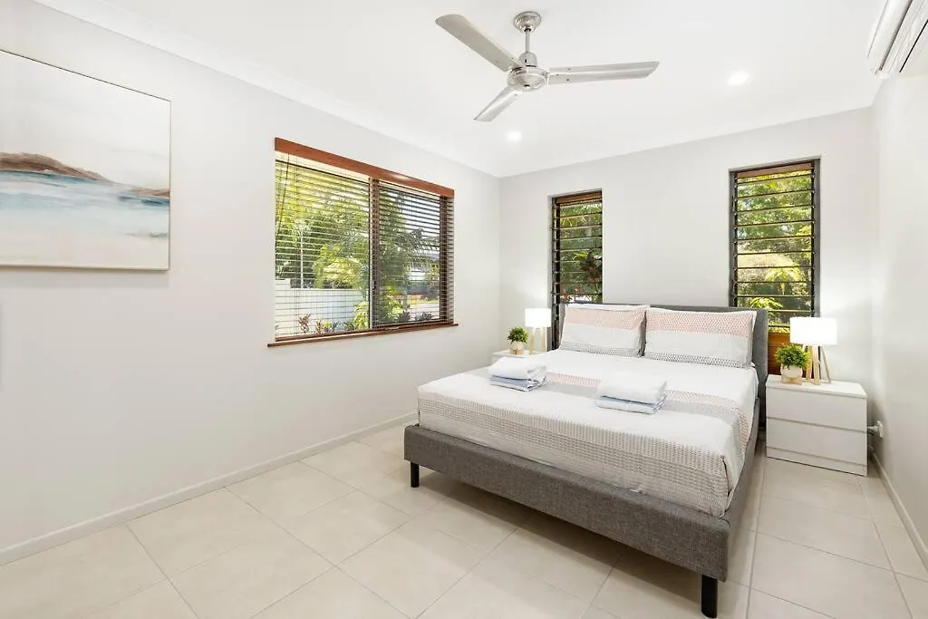 Holiday home Family Paradise Elegant 4Br King Bed Heated Pool And Bbq Villa Trinity Beach Australia