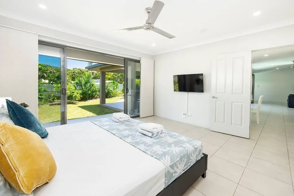 Holiday home Family Paradise Elegant 4Br King Bed Heated Pool And Bbq Villa Trinity Beach Australia
