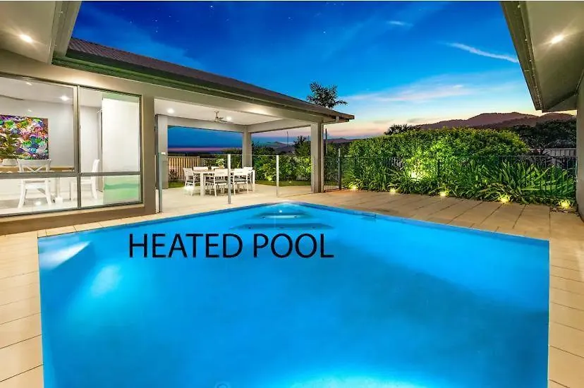 Holiday home Family Paradise Elegant 4Br King Bed Heated Pool And Bbq Villa Trinity Beach